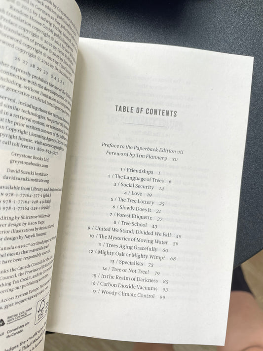 The Hidden Life of Trees: What They Feel, How They Communicate―Discoveries from A Secret World (The Mysteries of Nature, 1)